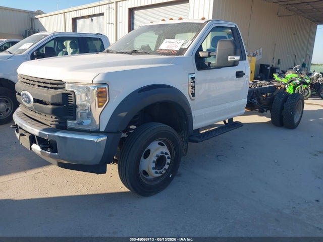 Ford F-550 Chassis Xl 2018 1FDUF5GY1JDA04461 Image 2