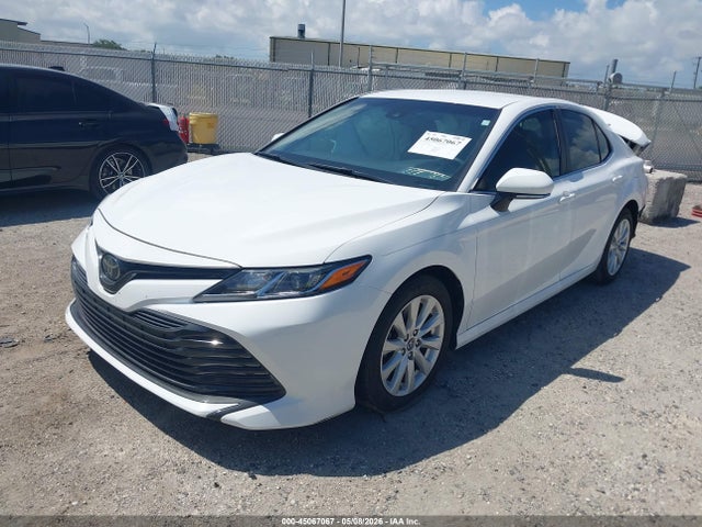 45067067 :رقم المزاد ، 4T1B11HK4KU217060 vin ، 2019 Toyota Camry Le مزاد بيع