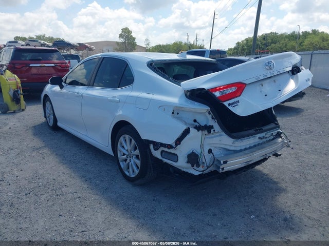45067067 :رقم المزاد ، 4T1B11HK4KU217060 vin ، 2019 Toyota Camry Le مزاد بيع