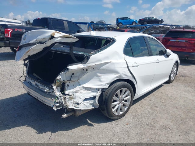 45067067 :رقم المزاد ، 4T1B11HK4KU217060 vin ، 2019 Toyota Camry Le مزاد بيع