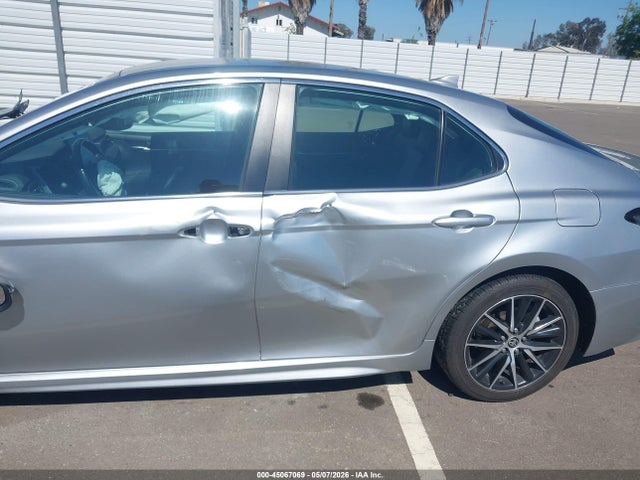 45067069 :رقم المزاد ، 4T1G11AK3PU827944 vin ، 2023 Toyota Camry Se مزاد بيع