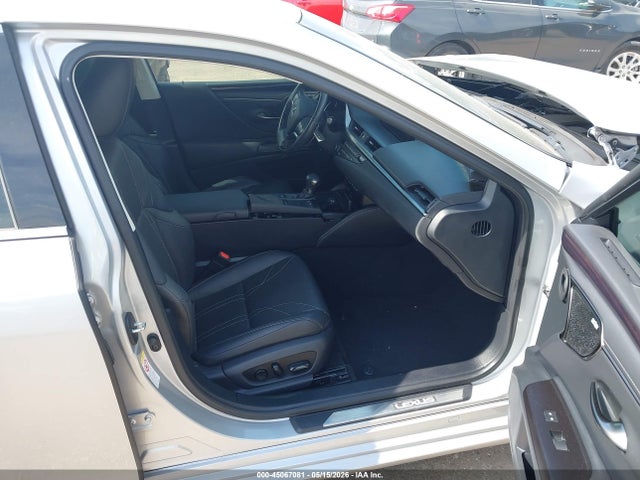 45067081 :رقم المزاد ، 58AB21B1XKU003423 vin ، 2019 Lexus Es 300h Ultra Luxury مزاد بيع