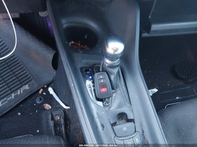 JTNKHMBX6J1008274 Toyota C-hr Xle Premium