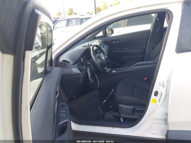 JTNKHMBX6J1008274 Toyota C-hr Xle Premium