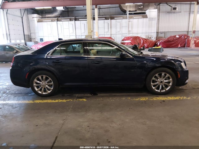Chrysler 300 Limited 2015 2C3CCARG4FH803347 Image 13