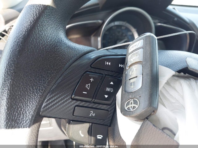 3MYDLBYV7JY310692 Toyota YARIS IA
