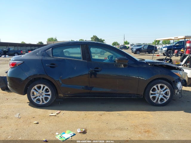 3MYDLBYV7JY310692 Toyota YARIS IA