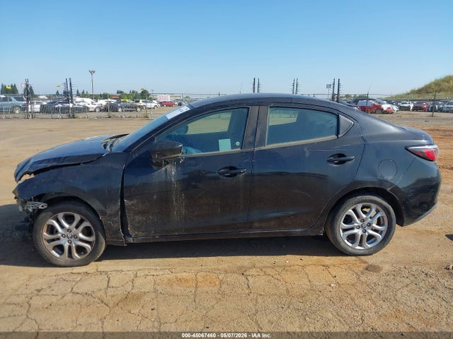 3MYDLBYV7JY310692 Toyota YARIS IA