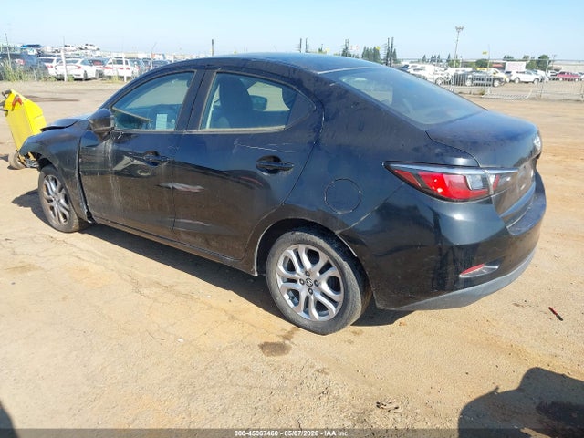 3MYDLBYV7JY310692 Toyota YARIS IA