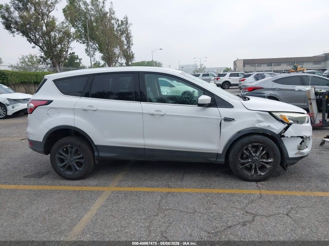 45067470 :رقم المزاد ، 1FMCU0GD9HUC34843 vin ، 2017 Ford Escape Se مزاد بيع