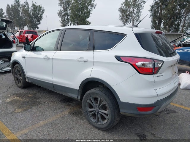 45067470 :رقم المزاد ، 1FMCU0GD9HUC34843 vin ، 2017 Ford Escape Se مزاد بيع