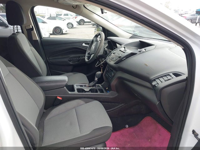 45067470 :رقم المزاد ، 1FMCU0GD9HUC34843 vin ، 2017 Ford Escape Se مزاد بيع