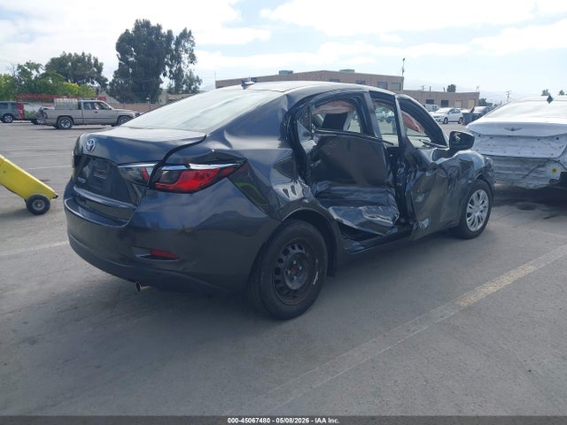 3MYDLBYV2KY502927 Toyota YARIS L