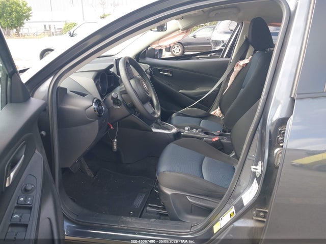 3MYDLBYV2KY502927 Toyota YARIS L