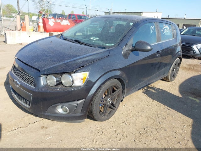 45067642 :رقم المزاد ، 1G1JD6SB7F4110855 vin ، 2015 Chevrolet Sonic Lt Manual مزاد بيع