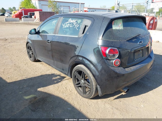 45067642 :رقم المزاد ، 1G1JD6SB7F4110855 vin ، 2015 Chevrolet Sonic Lt Manual مزاد بيع