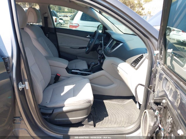 KM8J33A41JU600773 Hyundai TUCSON SEL