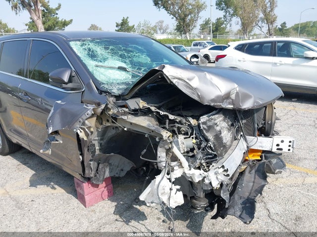 5TDZARFH5ES009027 Toyota Highlander Le