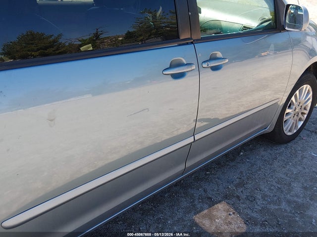 45067688 :رقم المزاد ، 5TDYK4CC7AS328749 vin ، 2010 Toyota Sienna Xle مزاد بيع