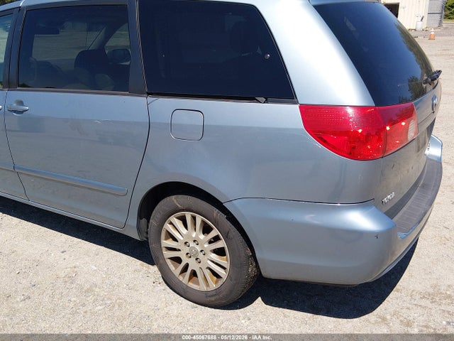 45067688 :رقم المزاد ، 5TDYK4CC7AS328749 vin ، 2010 Toyota Sienna Xle مزاد بيع