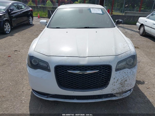 2015 Chrysler 300 S მანქანა იყიდება აუქციონზე, vin: 2C3CCABG4FH845401, აუქციონის ნომერი: 45067742