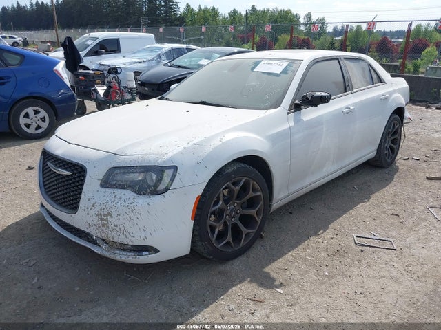 2015 Chrysler 300 S მანქანა იყიდება აუქციონზე, vin: 2C3CCABG4FH845401, აუქციონის ნომერი: 45067742