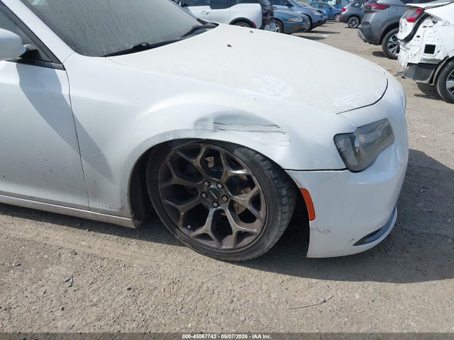 2015 Chrysler 300 S მანქანა იყიდება აუქციონზე, vin: 2C3CCABG4FH845401, აუქციონის ნომერი: 45067742