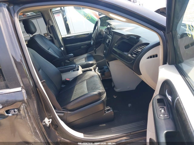 2015 Chrysler Town & Country Touring მანქანა იყიდება აუქციონზე, vin: 2C4RC1BG4FR664914, აუქციონის ნომერი: 45067818