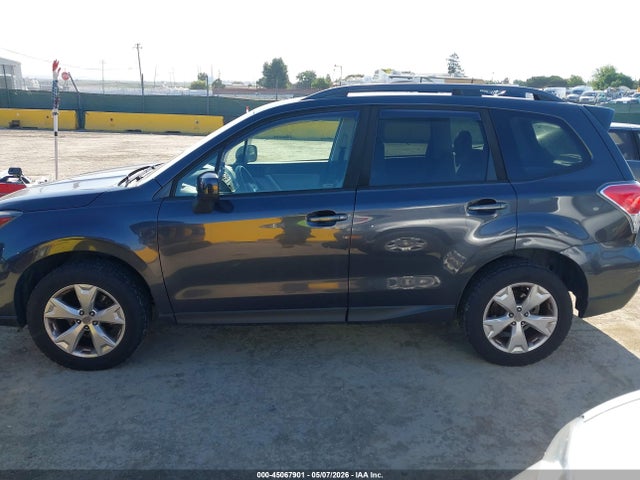 JF2SJAEC8HG510714 Subaru Forester 2.5i Premium