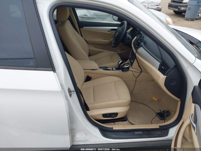 2015 Bmw X1 Sdrive28i მანქანა იყიდება აუქციონზე, vin: WBAVM1C50FVW57039, აუქციონის ნომერი: 45068012