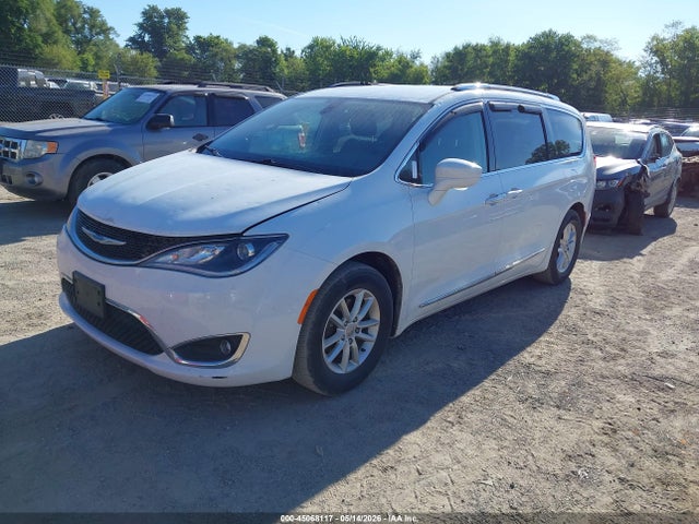 2018 Chrysler Pacifica Touring L მანქანა იყიდება აუქციონზე, vin: 2C4RC1BG4JR158170, აუქციონის ნომერი: 45068117