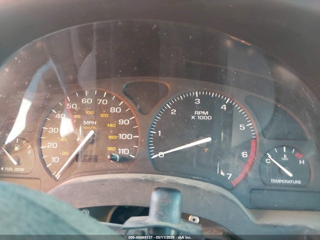 45068137 :رقم المزاد ، 1G8ZF548X2Z131285 vin ، 2002 Saturn S-series Sl مزاد بيع