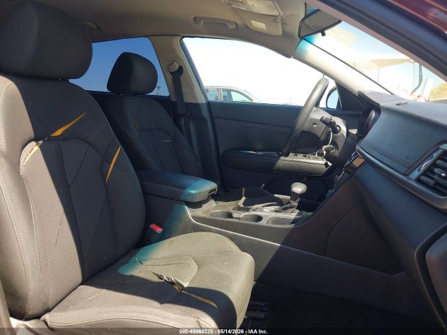 5XXGT4L34JG239585 KIA Optima Lx