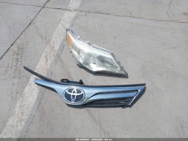 45068241 :رقم المزاد ، 4T4BF1FK9CR245335 vin ، 2012 Toyota Camry Le مزاد بيع