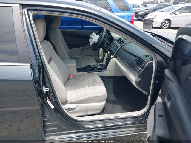 45068241 :رقم المزاد ، 4T4BF1FK9CR245335 vin ، 2012 Toyota Camry Le مزاد بيع