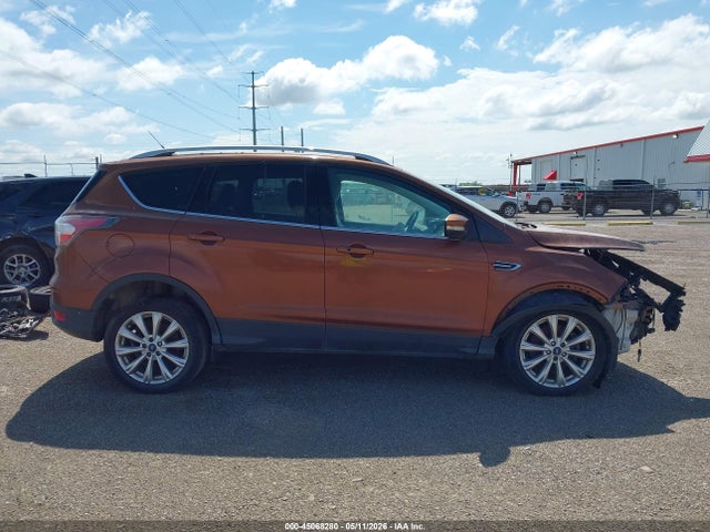45068280 :رقم المزاد ، 1FMCU0J97HUA93372 vin ، 2017 Ford Escape Titanium مزاد بيع