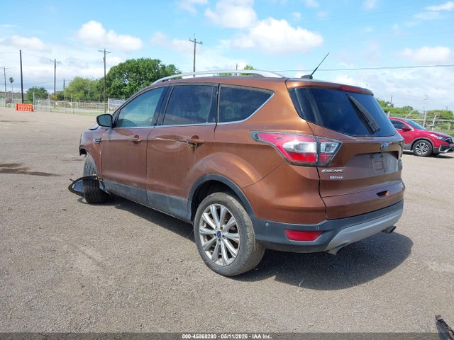 45068280 :رقم المزاد ، 1FMCU0J97HUA93372 vin ، 2017 Ford Escape Titanium مزاد بيع