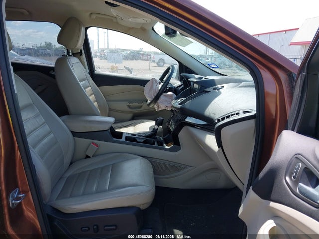 45068280 :رقم المزاد ، 1FMCU0J97HUA93372 vin ، 2017 Ford Escape Titanium مزاد بيع