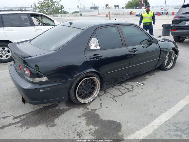 45068307 :رقم المزاد ، JTHBD192420034967 vin ، 2002 Lexus Is 300 Base W/5-speed Manual مزاد بيع