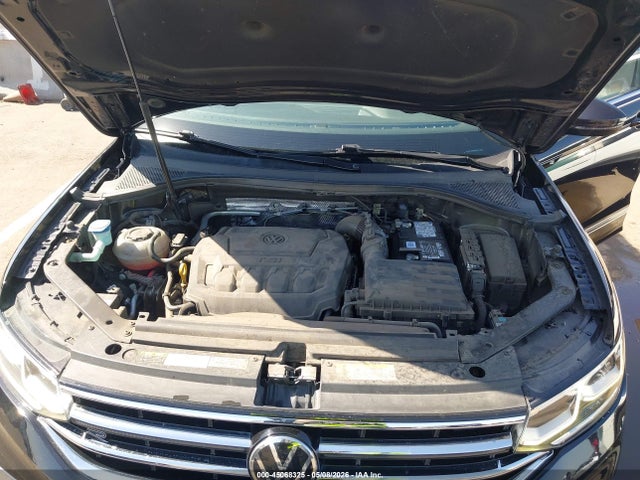 Продаж на аукціоні авто 2022 Volkswagen Tiguan 2.0t Sel R-line, vin: 3VV4B7AX5NM013770, номер лоту: 45068325