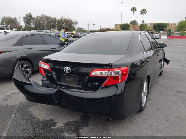 4T1BF1FK1EU857722 Toyota CAMRY SE