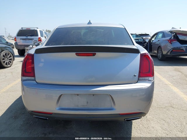 Chrysler 300 300s 2018 2C3CCABG9JH223014 Image 17