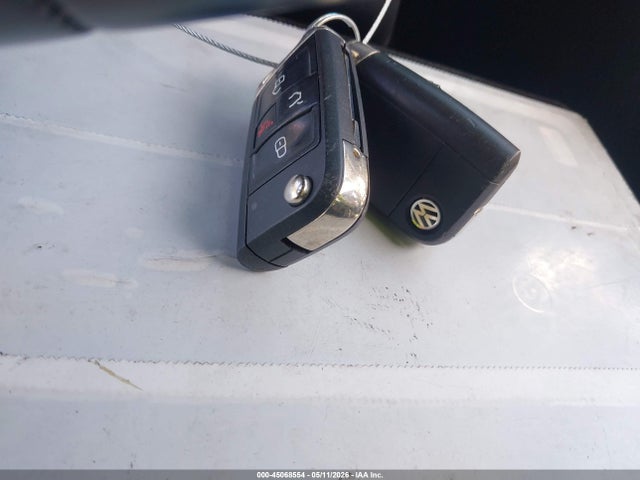 WVWKR7AU9HW950374 Volkswagen E-golf Se