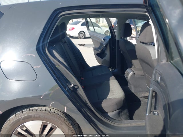 WVWKR7AU9HW950374 Volkswagen E-golf Se