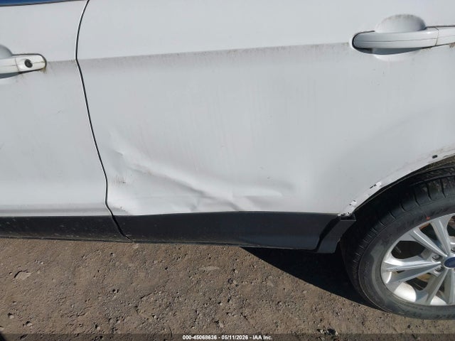 Продажа на аукционе авто 2017 Ford Escape Se, vin: 1FMCU9GD1HUD94414, номер лота: 45068636