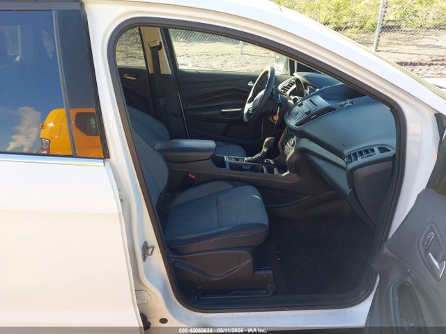 Продажа на аукционе авто 2017 Ford Escape Se, vin: 1FMCU9GD1HUD94414, номер лота: 45068636