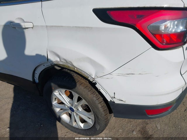 Продажа на аукционе авто 2017 Ford Escape Se, vin: 1FMCU9GD1HUD94414, номер лота: 45068636