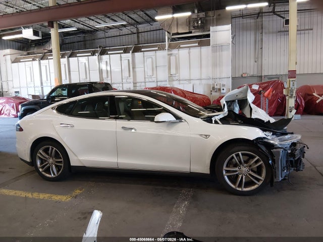 Tesla Model S P85 2014 5YJSA1H13EFP63681 Image 14