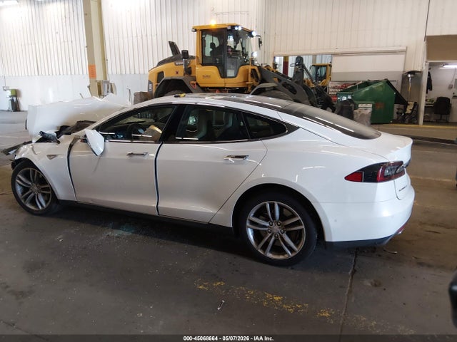 Tesla Model S P85 2014 5YJSA1H13EFP63681 Image 15