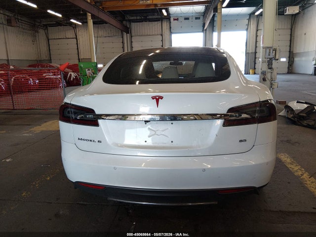 Tesla Model S P85 2014 5YJSA1H13EFP63681 Image 17